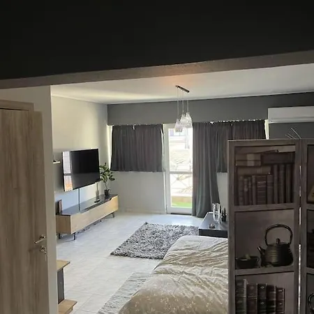 Central Modern Apartment Golos Dış mekan fotoğraf